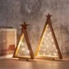2er-Set Weihnachtsleuchten aus Holz im Dreieck-Design 2er-Set Weihnachtsleuchten aus Holz im Dreieck-Design