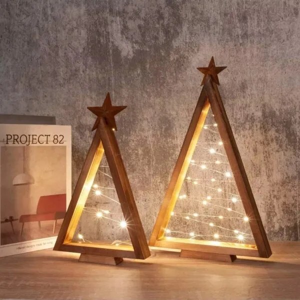 2er-Set Weihnachtsleuchten aus Holz im Dreieck-Design 2er-Set Weihnachtsleuchten aus Holz im Dreieck-Design
