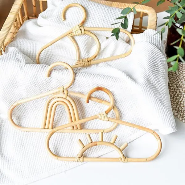 3er-Set Kinder-Kleiderbügel aus Rattan 3er-Set Kinder-Kleiderbügel aus Rattan