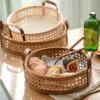 Aufbewahrungskorb aus Rattan mit Lederhenkeln Aufbewahrungskorb aus Rattan mit Lederhenkeln