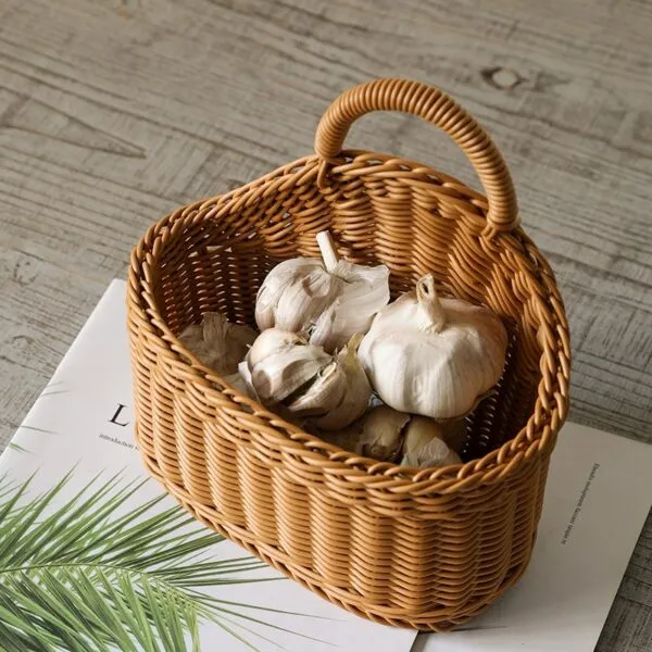 Aufbewahrungskorb mit Henkel aus Naturgeflecht Aufbewahrungskorb mit Henkel aus Naturgeflecht