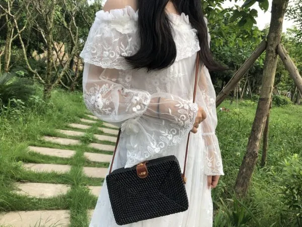 Boho-Handtasche aus handgeflochtenem Rattan, quadratisch Boho-Handtasche aus handgeflochtenem Rattan, quadratisch