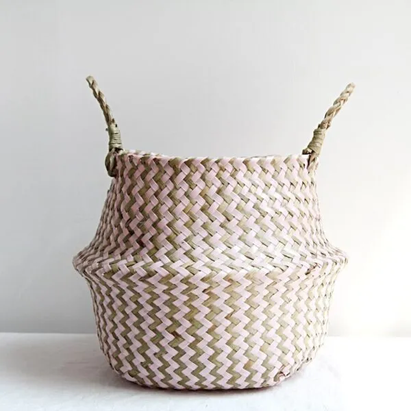 Boho-Korb aus Rattan mit Streifenmuster Boho-Korb aus Rattan mit Streifenmuster