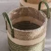 Boho-Rattankorb mit grünen Linien Boho-Rattankorb mit grünen Linien