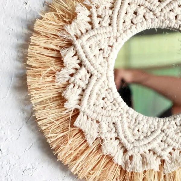 Boho-Spiegel aus handgeflochtenem Stroh und Baumwolle