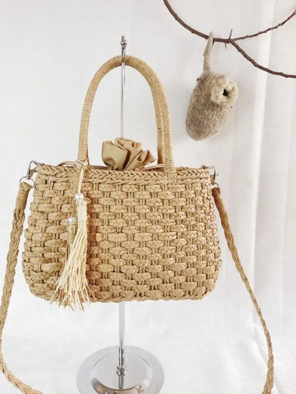 Damen Handtasche aus geflochtenem Rattan Damen Handtasche aus geflochtenem Rattan