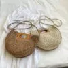 Damenhandtasche aus Rattan mit Holzgriff