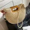 Damenhandtasche aus Rattan mit Holzgriff