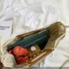Damenhandtasche aus Rattan mit Holzgriff