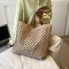 Damenhandtasche aus Rattan mit Reißverschluss Damenhandtasche aus Rattan mit Reißverschluss