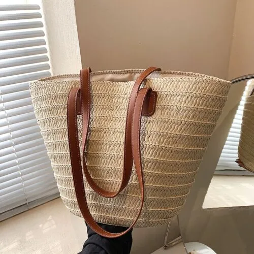 Damenkorb mit großen Henkeln aus Rattan Damenkorb mit großen Henkeln aus Rattan