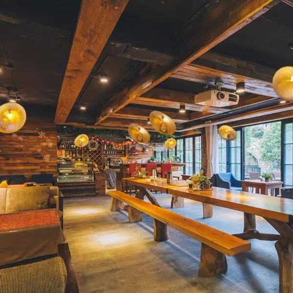 Deckenleuchte aus Rattan und Bambus im chinesischen Design Deckenleuchte aus Rattan und Bambus im chinesischen Design