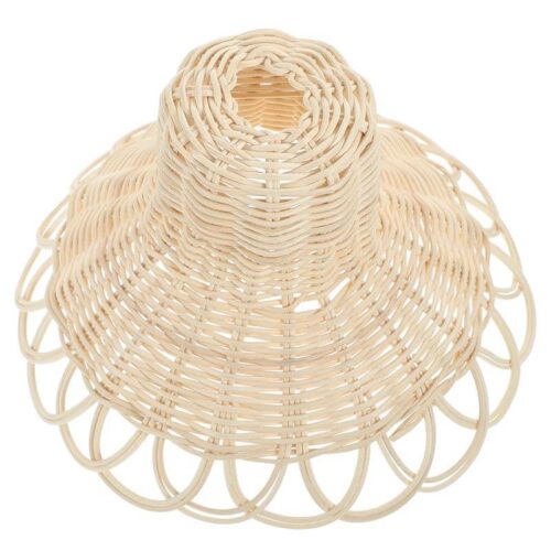 Deckenleuchte aus weißem Rattan Deckenleuchte aus weißem Rattan