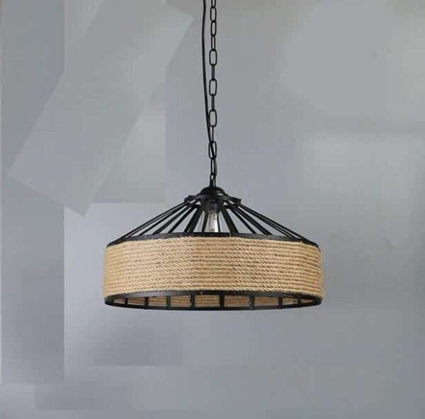 Deckenleuchte im Industrie-Look mit schwarzem Gestell und Rattanschirm Deckenleuchte im Industrie-Look mit schwarzem Gestell und Rattanschirm