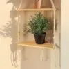 Deko-Regal aus Holz, dreieckig, natürlich Deko-Regal aus Holz, dreieckig, natürlich
