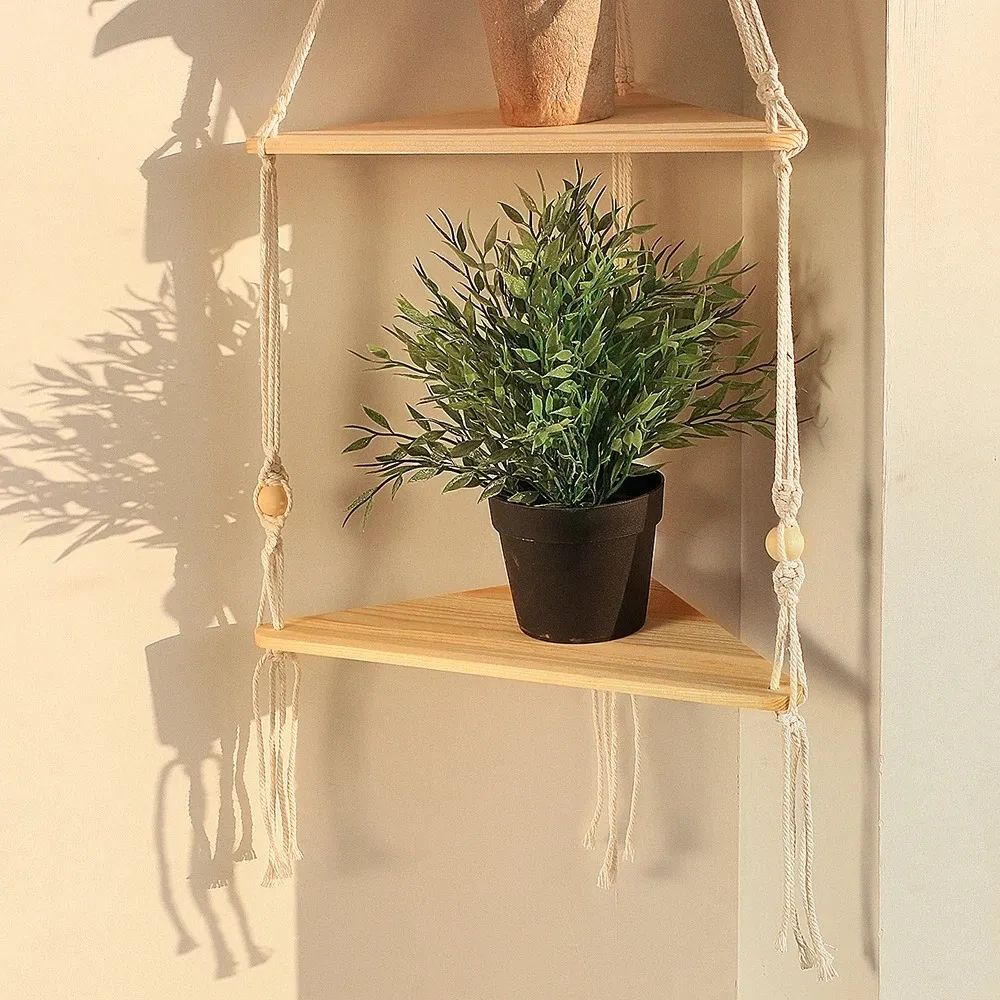 Natürliches Holz, zeitlose Regalform