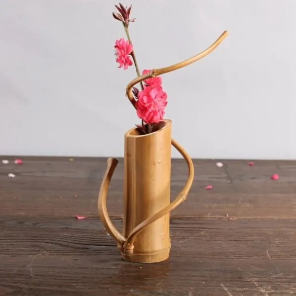 Dekorative Bambusvase im natürlichen Stil Dekorative Bambusvase im natürlichen Stil