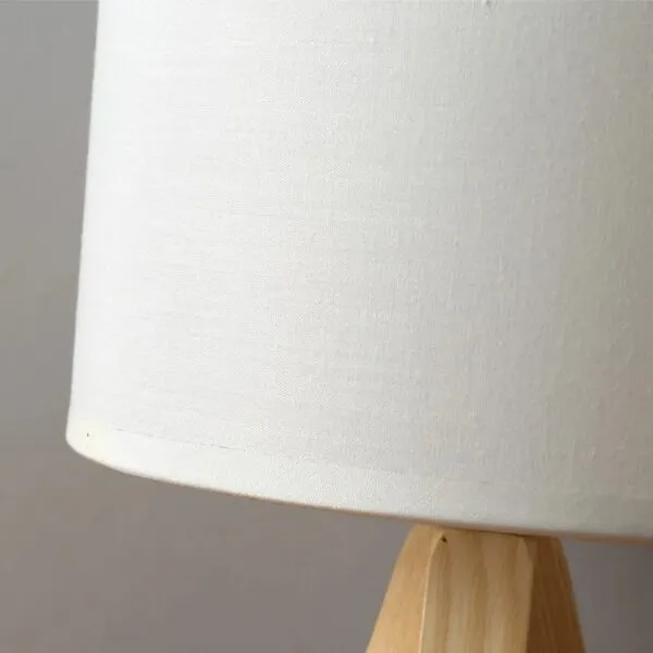 Dekorative Holztischlampe im modernen Stil Dekorative Holztischlampe im modernen Stil
