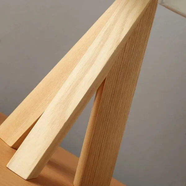 Dekorative Holztischlampe im modernen Stil Dekorative Holztischlampe im modernen Stil