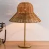 Dekorative Tischleuchte aus Rattan mit Schirm Dekorative Tischleuchte aus Rattan mit Schirm
