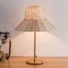 Dekorative Tischleuchte aus Rattan mit Schirm Dekorative Tischleuchte aus Rattan mit Schirm