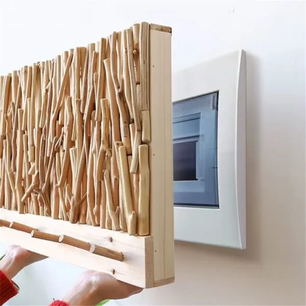 Dekorative Wandaufbewahrung aus Holz mit Haken Dekorative Wandaufbewahrung aus Holz mit Haken