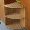 Eckregal mit Rattan-Optik, drei Ebenen Eckregal mit Rattan-Optik, drei Ebenen