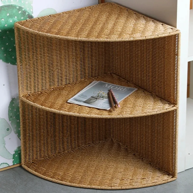 Rattan-Optik trifft auf schlaues Eckregal-Design