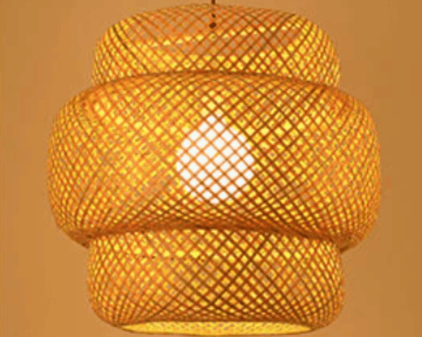 Elegante Hängelampe aus Rattan