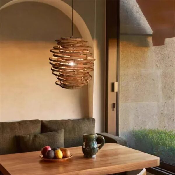 Elegante Hängelampe aus Rattan im japanischen Stil