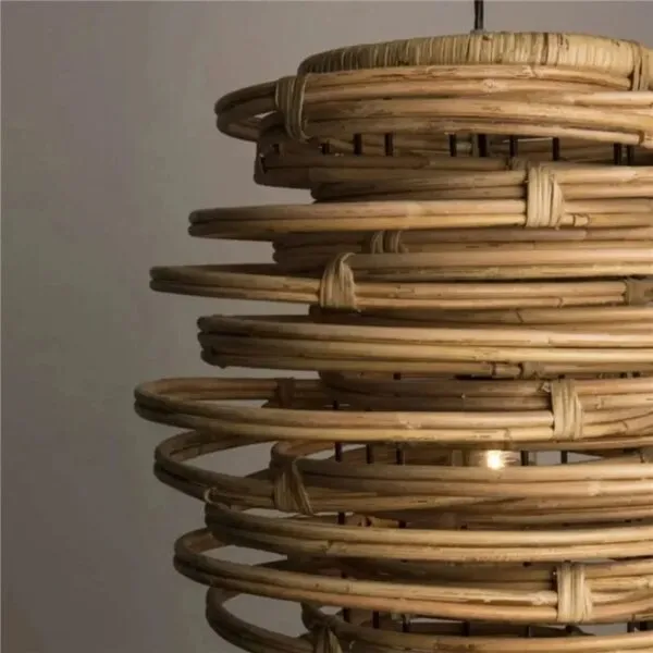 Elegante Hängelampe aus Rattan im japanischen Stil