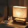 Elegante Tischlampe aus Holz Elegante Tischlampe aus Holz