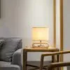 Elegante Tischlampe aus Holz Elegante Tischlampe aus Holz
