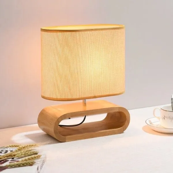 Elegante Tischlampe aus Holz Elegante Tischlampe aus Holz