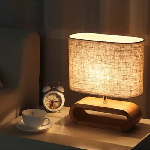 Elegante Tischlampe aus Holz Elegante Tischlampe aus Holz