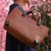 Eleganter Rattankorb mit Holzgriffen Eleganter Rattankorb mit Holzgriffen