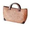 Eleganter Rattankorb mit Holzgriffen Eleganter Rattankorb mit Holzgriffen