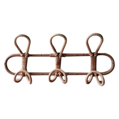 Garderobenhaken mit 3 Haken aus dunklem Rattan Garderobenhaken mit 3 Haken aus dunklem Rattan
