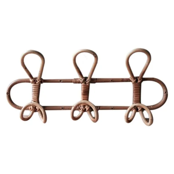 Garderobenhaken mit 3 Haken aus dunklem Rattan Garderobenhaken mit 3 Haken aus dunklem Rattan