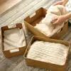 Geflochtener Aufbewahrungskorb mit Henkeln Geflochtener Aufbewahrungskorb mit Henkeln