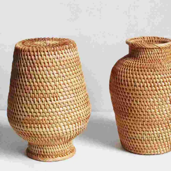 Geflochtener Rattanvasenhalter für Trockenblumen Geflochtener Rattanvasenhalter für Trockenblumen