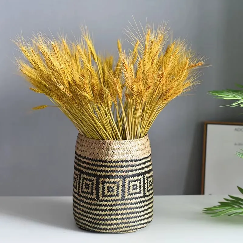 Rattan Blumentopf bringt Struktur ins Wohnen