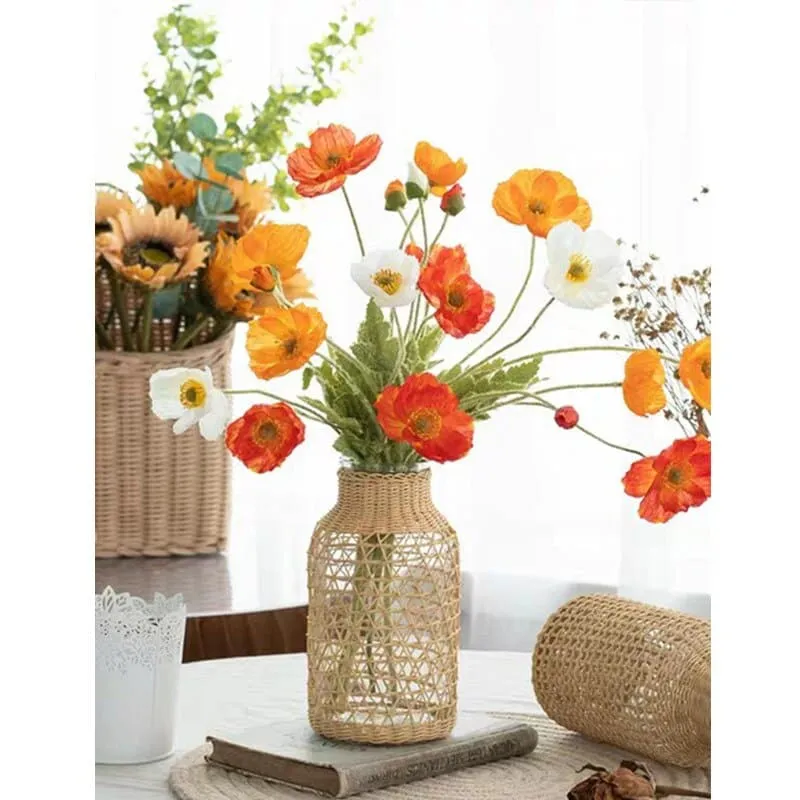 Handgeflochtenes Rattan trifft klares Glas