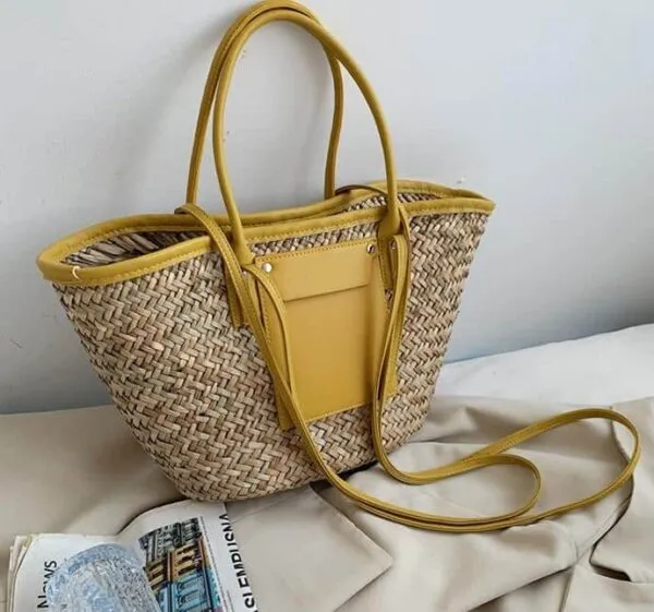 Handgefertigte Strohtasche für den Sommer in Gelb, groß und geräumig Handgefertigte Strohtasche für den Sommer in Gelb, groß und geräumig