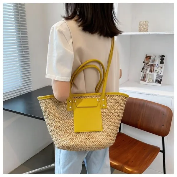 Handgefertigte Strohtasche für den Sommer in Gelb, groß und geräumig Handgefertigte Strohtasche für den Sommer in Gelb, groß und geräumig