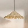 Handgefertigter Lampenschirm im asiatischen Stil aus Stroh Handgefertigter Stroh-Lampenschirm im Asia-Stil, natürlich geflochten, warmes Licht