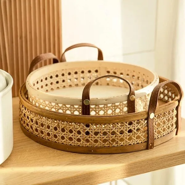 Handgeflochtene Rattan-Tabletts im Nordischen Stil Handgeflochtene Rattan-Tabletts im Nordischen Stil