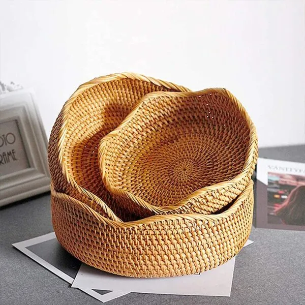 Handgeflochtener Aufbewahrungskorb aus Rattan und Weide, rund Handgeflochtener Aufbewahrungskorb aus Rattan und Weide, rund