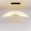 Handgeflochtener Luxus-Lampenschirm in Strohoptik Handgefertigter Luxus-Lampenschirm in Strohoptik aus natürlicher Pflanzenfaser, Vorderansicht