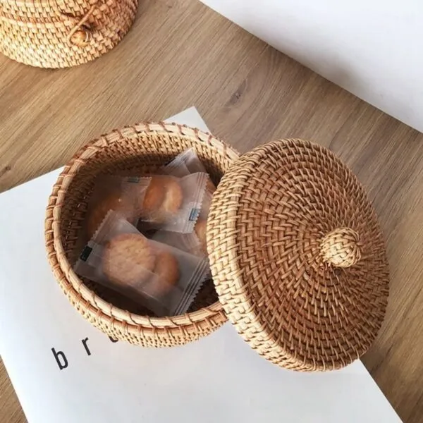 Handgeflochtener Rattan-Aufbewahrungskorb mit Deckel Handgeflochtener Rattan-Aufbewahrungskorb mit Deckel